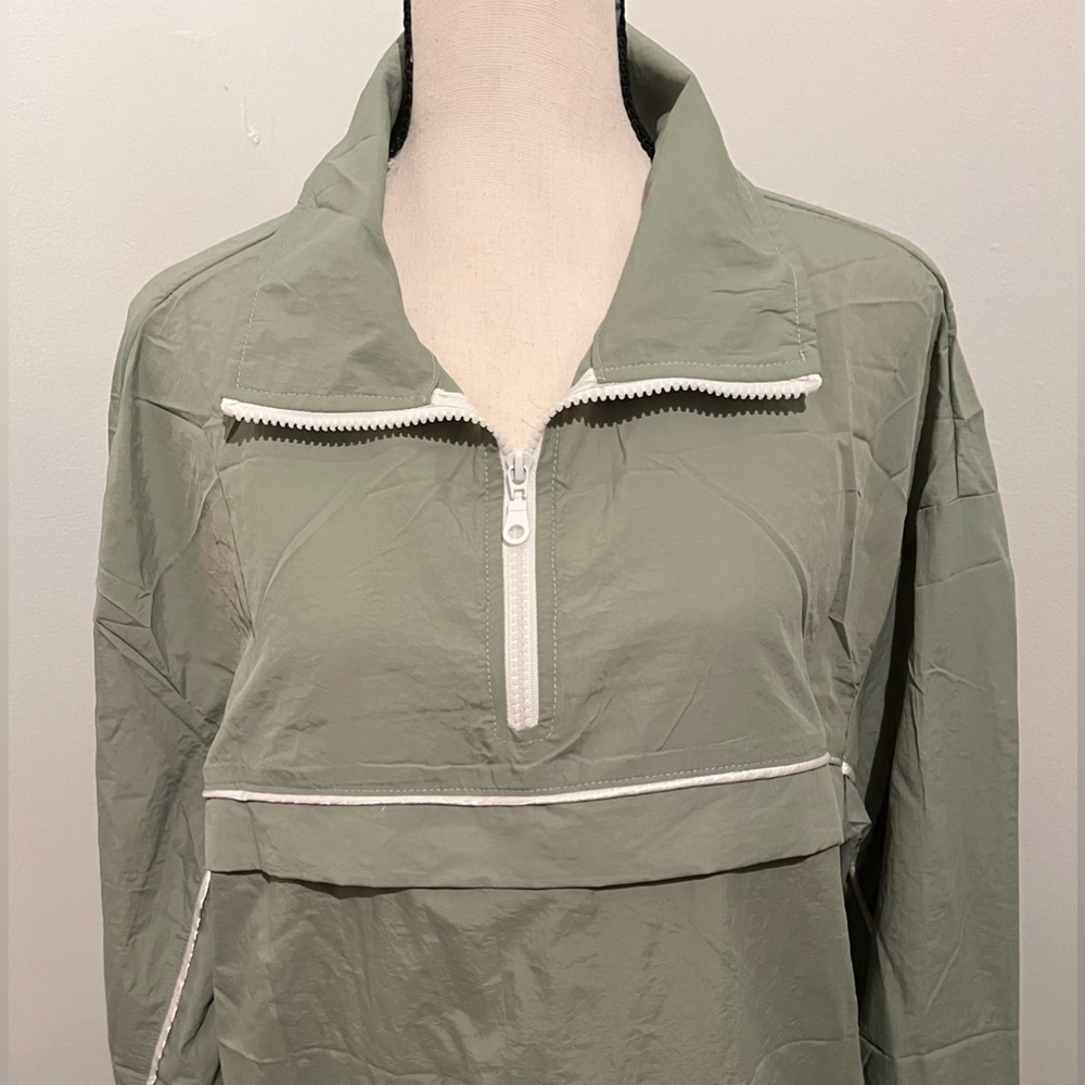Sage Green 1/4 Zip Women’s Pullover Lightweight Perfect Coverup Size Small